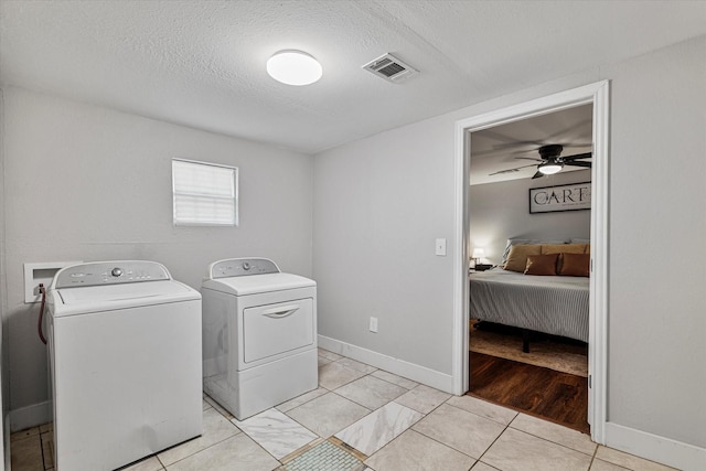 25 W Parnell St, Denison, TX 75020 - washroom featuring washing machine and dryer, a textured ceiling, and a ceiling fan
