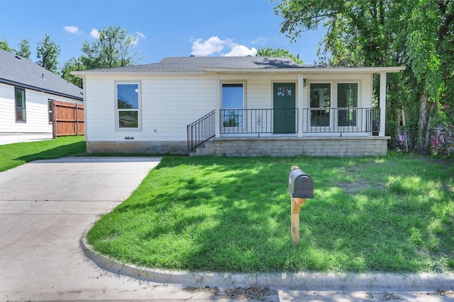 2917 NW Loraine St, Fort Worth, TX 76106 - view of front of house featuring a porch and a front yard