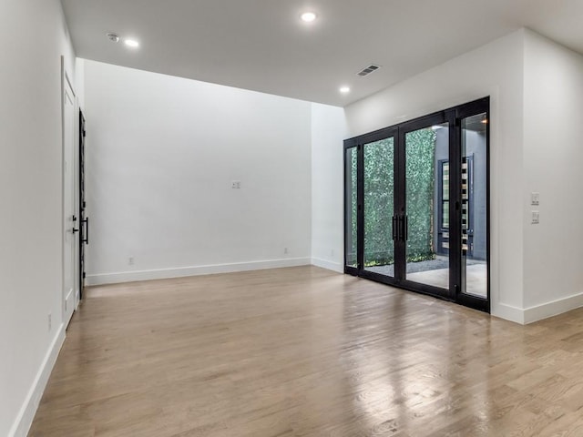 1521 N Haskell Ave, Dallas, TX 75204 - empty room featuring light wood-style floors, recessed lighting, and a smoke detector