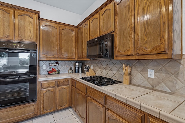 7807 Raton Ridge Ln, Arlington, TX 76002 - kitchen with black appliances and brown cabinetry