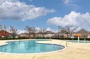 7807 Raton Ridge Ln, Arlington, TX 76002 - community pool with a patio area