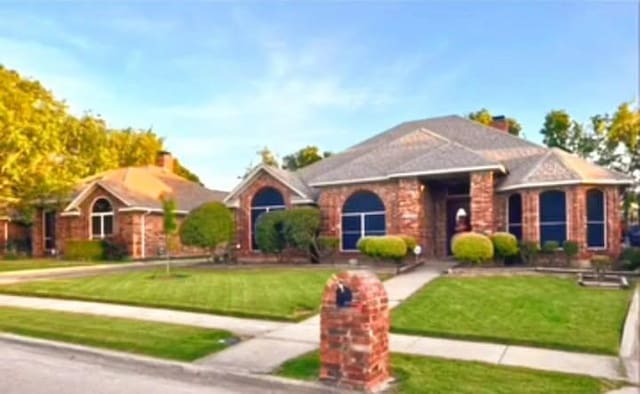 2293 Heatherdale Dr, Mesquite, TX 75150 - single story home featuring a front yard and a chimney
