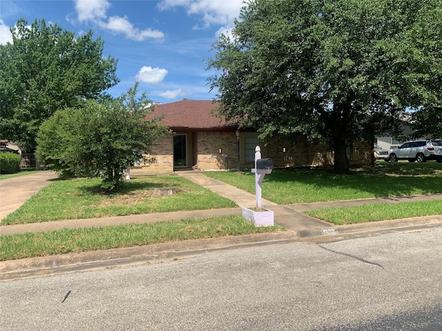 1726 Crescent Dr, Sherman, TX 75092 - obstructed view of property with a front yard
