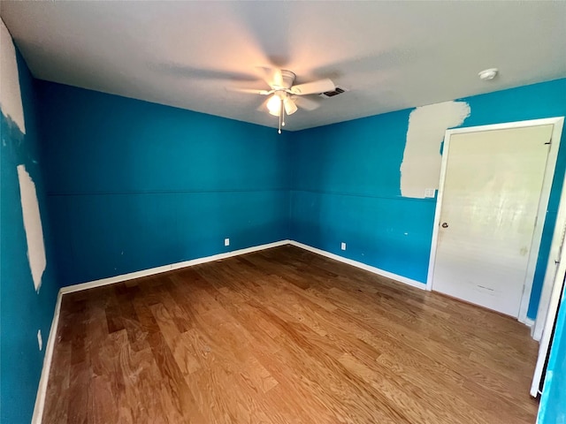 1726 Crescent Dr, Sherman, TX 75092 - unfurnished room featuring wood finished floors, ceiling fan, and a smoke detector