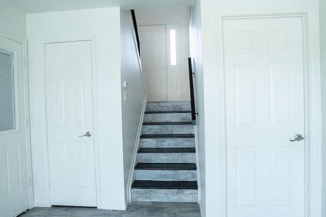 624 Mission Hills Dr, Arlington, TX 76018 - stairs featuring baseboards