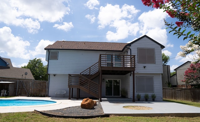 624 Mission Hills Dr, Arlington, TX 76018 - back of property with a patio, a fenced backyard, a gate, and a balcony