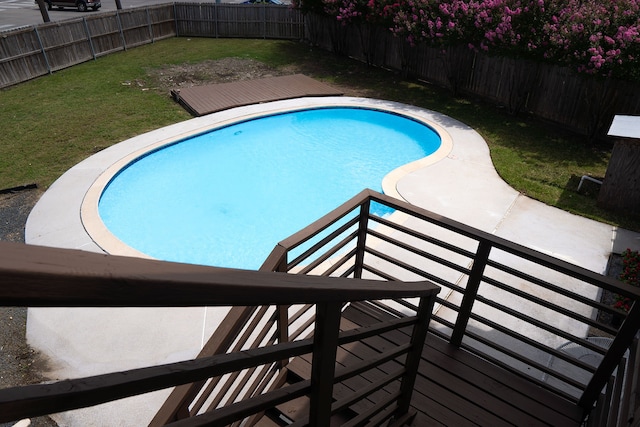 624 Mission Hills Dr, Arlington, TX 76018 - view of swimming pool featuring a fenced backyard