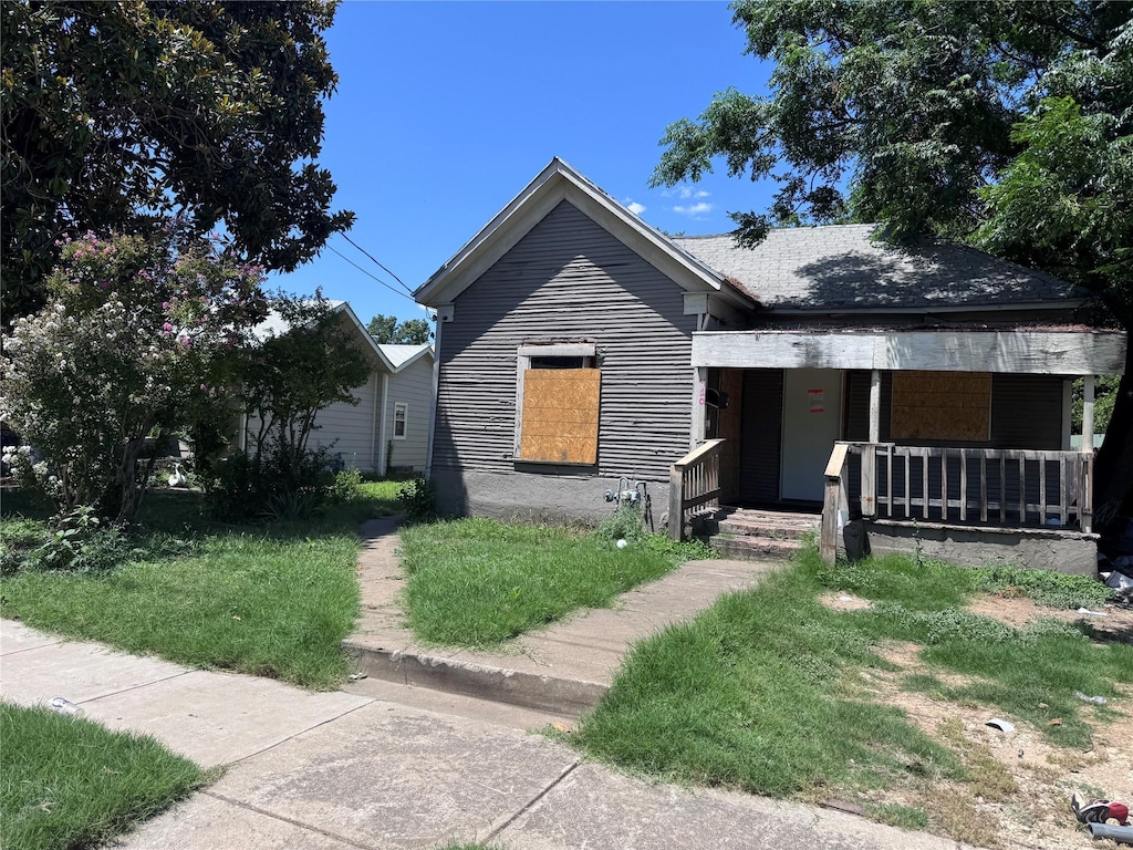 410 Cliff St, Fort Worth, TX 76164 - view of front facade with a porch