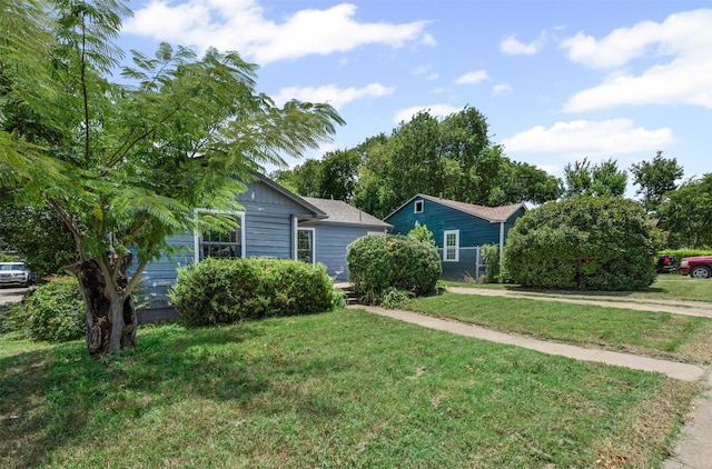 1212 E Mulkey St, Fort Worth, TX 76104 - view of front facade with a front lawn and board and batten siding