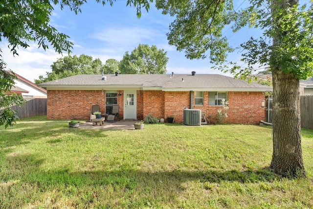 3012 Lisa Ln, Arlington, TX 76013 - back of property with a patio and brick siding