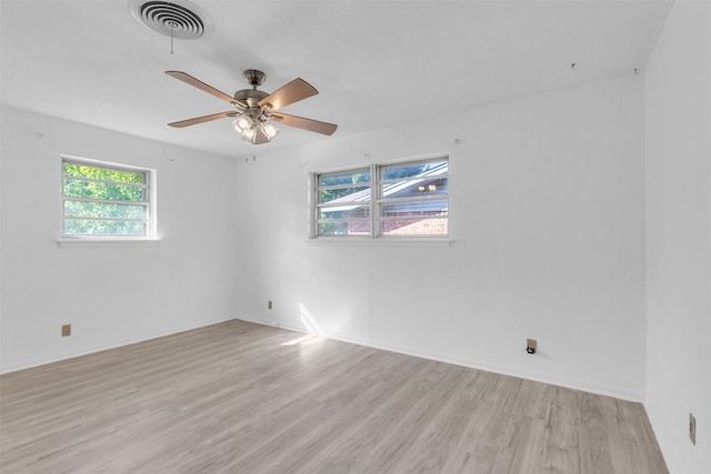 5624 Waltham Ave, Fort Worth, TX 76133 - unfurnished room with light wood-style flooring and a ceiling fan