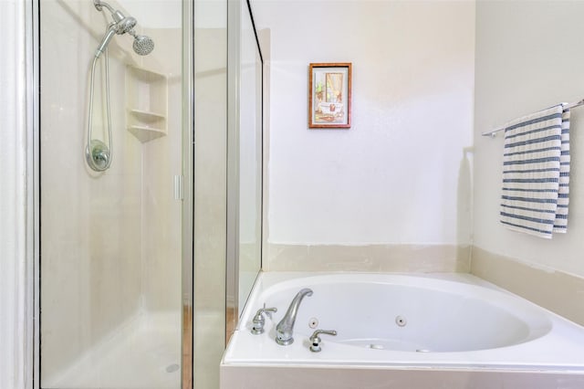 1015 Seider Ln, Grand Prairie, TX 75052 - full bath featuring a stall shower and a jetted tub