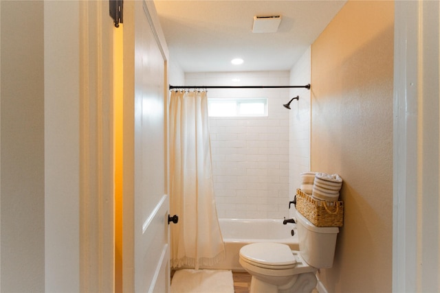 111 W Clinton Ave, Athens, TX 75751 - full bathroom featuring toilet and shower / tub combo