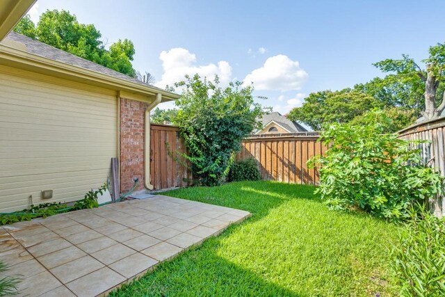 2218 Overview Ln, Garland, TX 75044 - view of yard featuring a patio area
