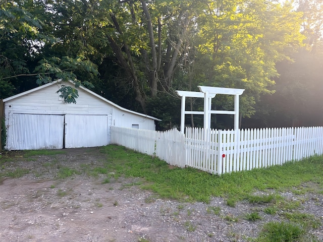 1915 N Jackson St, Palestine, TX 75803 - view of yard featuring a garage and an outdoor structure