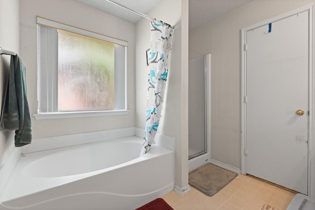 808 Elbe Dr, Arlington, TX 76001 - full bathroom featuring a garden tub, a shower with curtain, and a textured ceiling