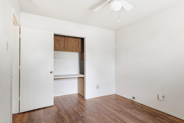 534 Gettysburg St, Mesquite, TX 75149 - unfurnished bedroom featuring wood finished floors, built in study area, a ceiling fan, and a closet