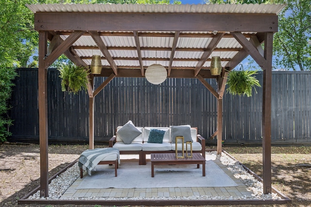 522 S Winnetka Ave, Dallas, TX 75208 - fenced backyard featuring a patio and outdoor lounge area