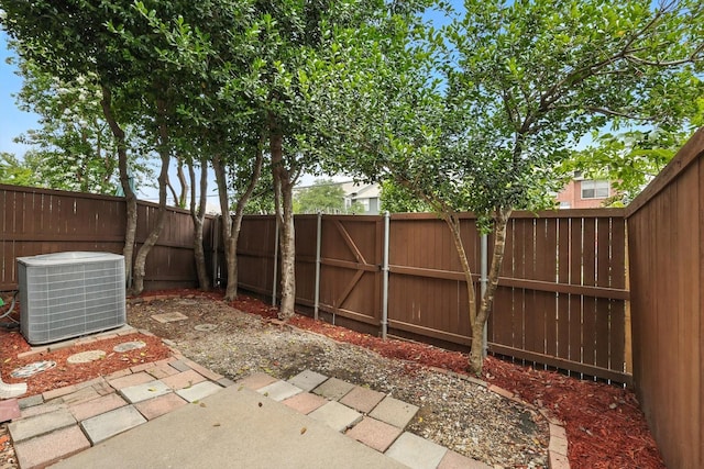 921 Englewood Ln, Plano, TX 75025 - view of fenced backyard