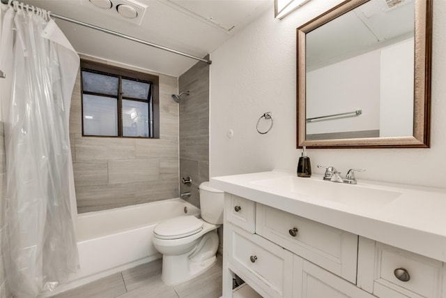 5750 Phoenix Dr Unit 39, Dallas, TX 75231 - bathroom with shower / tub combo and vanity