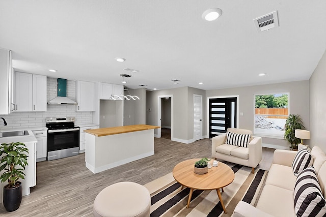5612 Meadow Nest Dr, Dallas, TX 75236 - living area with light wood-style flooring and recessed lighting