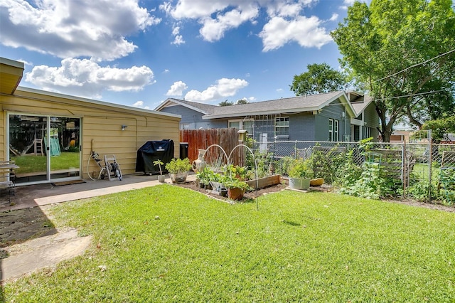 4913 Rutland Ave, Fort Worth, TX 76133 - view of yard with a garden and a patio area