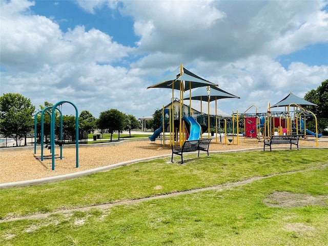 208 Mineral Point Dr, Aledo, TX 76008 - community play area with a yard