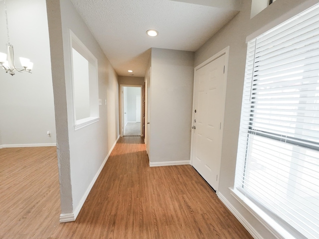 820 Via Madonna, Mesquite, TX 75150 - corridor featuring light wood-style floors, a chandelier, recessed lighting, and a textured ceiling