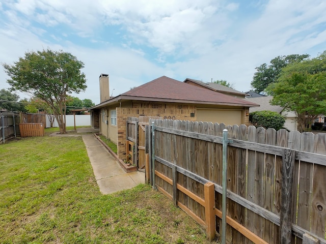820 Via Madonna, Mesquite, TX 75150 - fenced yard featuring a garage