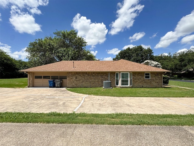 2006 Cornwall Ln, Sachse, TX 75048 - single story home featuring an attached garage, concrete driveway, a front yard, and brick siding