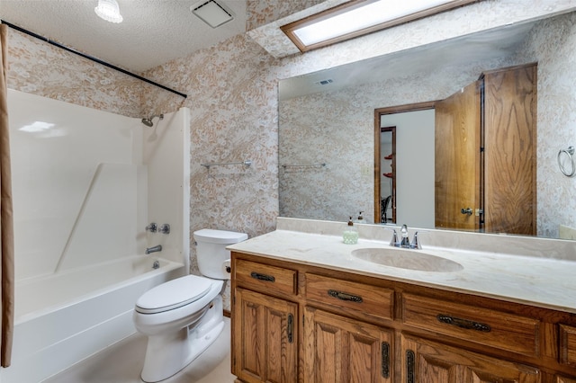 2917 Fladger St, Denton, TX 76207 - full bath featuring wallpapered walls, vanity, washtub / shower combination, and a textured ceiling