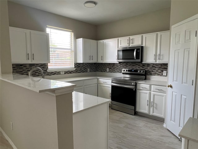 2625 Hudson Xing, Mckinney, TX 75072 - kitchen with appliances with stainless steel finishes, decorative backsplash, white cabinets, a peninsula, and light countertops