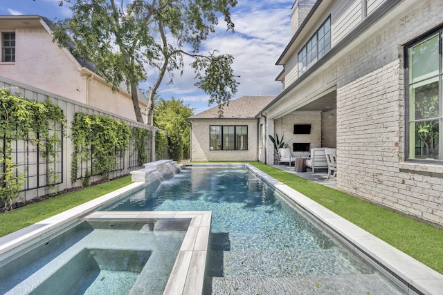 6819 Park Ln, Dallas, TX 75225 - view of swimming pool featuring a fenced backyard, a patio area, and a pool with connected hot tub