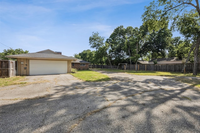 321 Malero Dr, Grand Prairie, TX 75051 - view of side of home featuring driveway