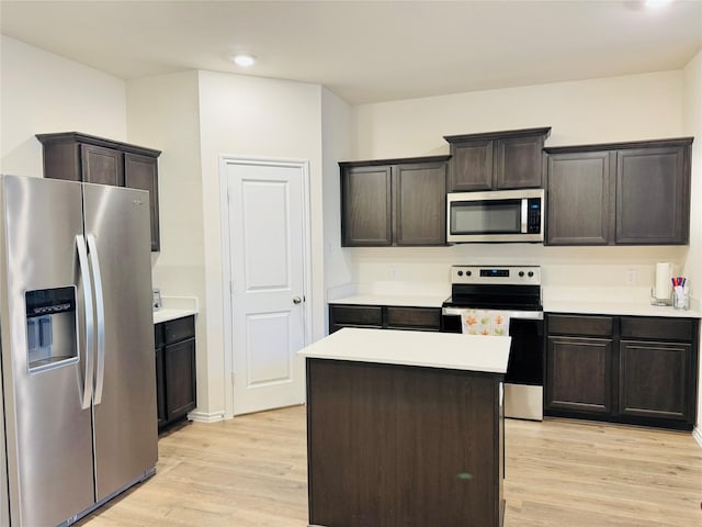 2808 Jasmine Dr, Sherman, TX 75092 - kitchen featuring stainless steel appliances, light wood-style flooring, a kitchen island, light countertops, and recessed lighting