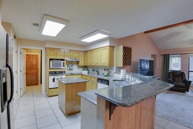 3008 Stone Bluff Ct, Arlington, TX 76017 - kitchen featuring white appliances, under cabinet range hood, light tile patterned floors, a center island, and open floor plan