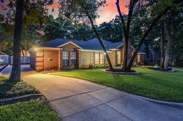3008 Stone Bluff Ct, Arlington, TX 76017 - single story home featuring driveway and a front yard