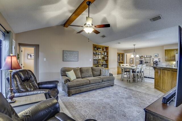 3008 Stone Bluff Ct, Arlington, TX 76017 - living area featuring a ceiling fan