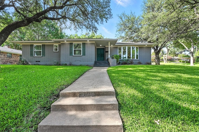 336 Davis Dr, Desoto, TX 75115 - ranch-style home with brick siding, crawl space, and a front yard