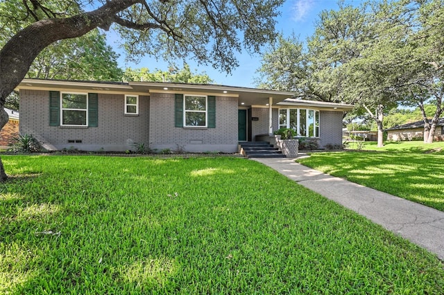 336 Davis Dr, Desoto, TX 75115 - single story home with brick siding, crawl space, and a front yard