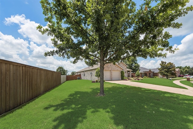 122 Ashbrook Trl, Forney, TX 75126 - view of yard featuring driveway and an attached garage