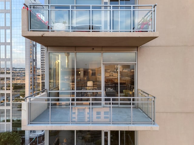 2200 Victory Ave Unit 1105, Dallas, TX 75219 - back of property with a balcony