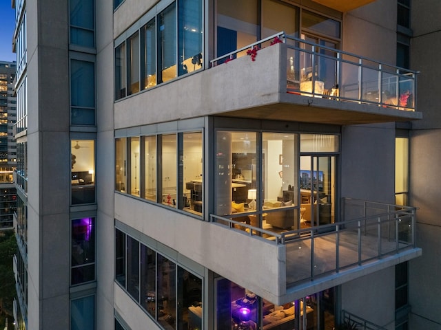 2200 Victory Ave Unit 1105, Dallas, TX 75219 - rear view of property featuring a balcony