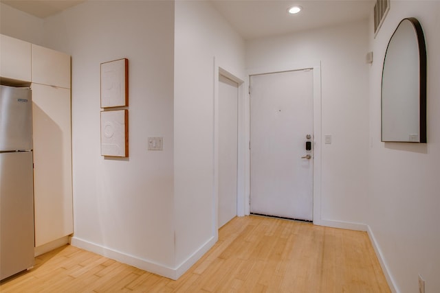 1111 S Akard St Unit 310, Dallas, TX 75215 - hallway featuring light wood-type flooring and recessed lighting