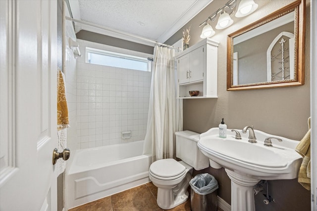 4201 Ravenhill Ln, Arlington, TX 76016 - bathroom featuring shower / bathtub combination with curtain, a textured ceiling, crown molding, and tile patterned floors