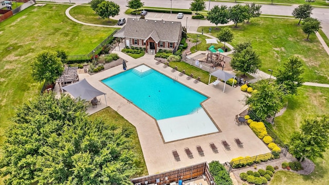 660 Ridgeback Trl, Fort Worth, TX 76052 - view from above of property featuring a pool