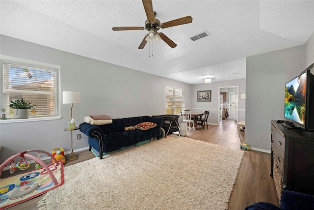 7828 Cardinal Ct 7824, North Richland Hills, TX 76180 - living room with a textured ceiling, a ceiling fan, and wood finished floors
