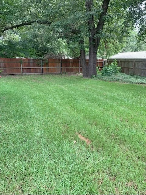 304 Lakeview St, Whitehouse, TX 75791 - view of fenced backyard