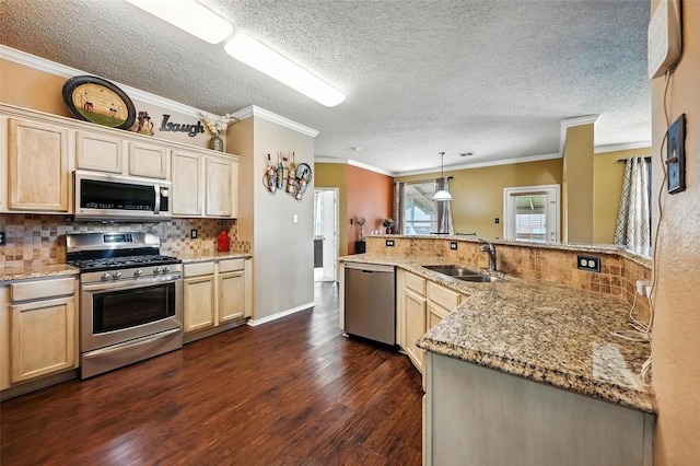 1906 Walnut Hills Ln, Mansfield, TX 76063 - kitchen with stainless steel appliances, decorative backsplash, crown molding, dark wood-style flooring, and light brown cabinets