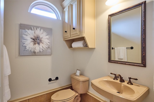 5 Savannah Ridge Dr, Frisco, TX 75034 - half bathroom featuring a sink and toilet